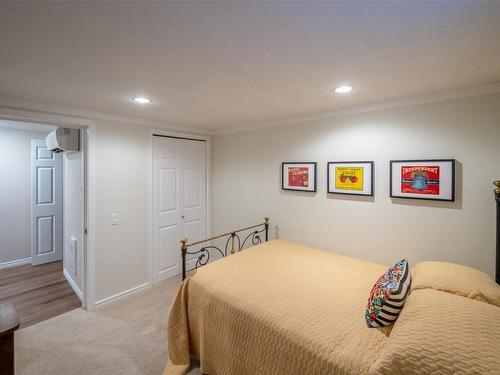564 Papineau Street, Penticton, BC - Indoor Photo Showing Bedroom