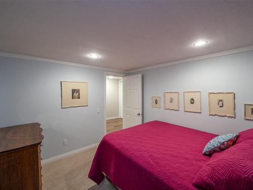 564 Papineau Street, Penticton, BC - Indoor Photo Showing Bedroom