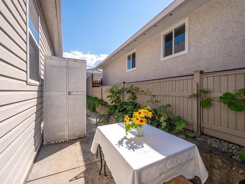 564 Papineau Street, Penticton, BC - Outdoor With Exterior