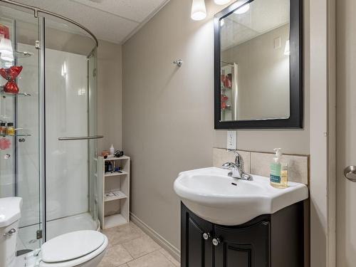 727 Jones Street, Kelowna, BC - Indoor Photo Showing Bathroom