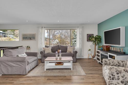 10391 Monte Bella Road, Lake Country, BC - Indoor Photo Showing Living Room