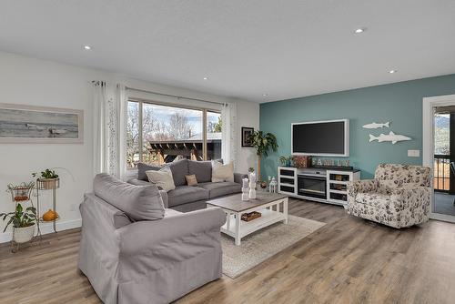 10391 Monte Bella Road, Lake Country, BC - Indoor Photo Showing Living Room