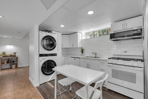 10391 Monte Bella Road, Lake Country, BC - Indoor Photo Showing Laundry Room