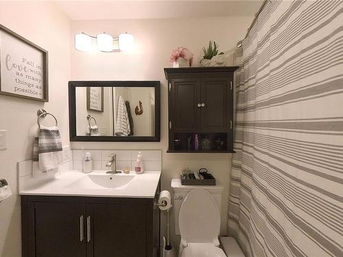 213-1325 Bear Mountain Pkwy, Langford, BC - Indoor Photo Showing Bathroom