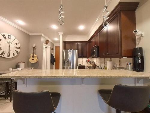 213-1325 Bear Mountain Pkwy, Langford, BC - Indoor Photo Showing Kitchen With Upgraded Kitchen