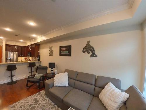 213-1325 Bear Mountain Pkwy, Langford, BC - Indoor Photo Showing Living Room
