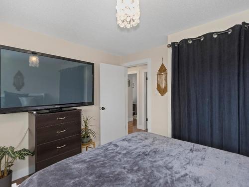 140 Molnar Road, Kelowna, BC - Indoor Photo Showing Bedroom