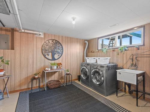 140 Molnar Road, Kelowna, BC - Indoor Photo Showing Laundry Room