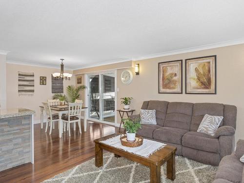 140 Molnar Road, Kelowna, BC - Indoor Photo Showing Living Room