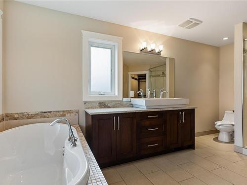 669 Rockingham Rd, Langford, BC - Indoor Photo Showing Bathroom