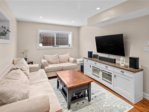 669 Rockingham Rd, Langford, BC - Indoor Photo Showing Living Room
