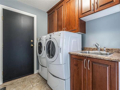 970 Colonia Dr, Ladysmith, BC - Indoor Photo Showing Laundry Room
