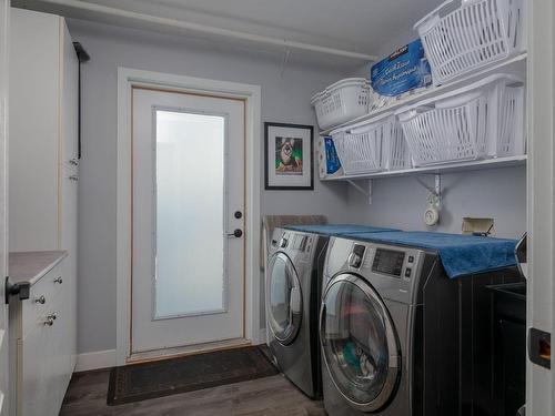 5375 Bayshore Dr, Nanaimo, BC - Indoor Photo Showing Laundry Room