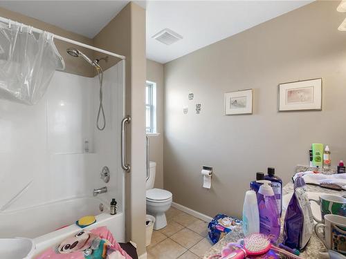 228 Saturna Dr, Qualicum Beach, BC - Indoor Photo Showing Bathroom