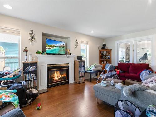 228 Saturna Dr, Qualicum Beach, BC - Indoor Photo Showing Living Room With Fireplace