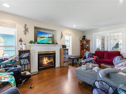 228 Saturna Dr, Qualicum Beach, BC - Indoor Photo Showing Living Room With Fireplace