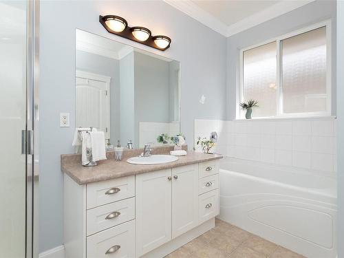 995 Wild Pond Lane, Langford, BC - Indoor Photo Showing Bathroom