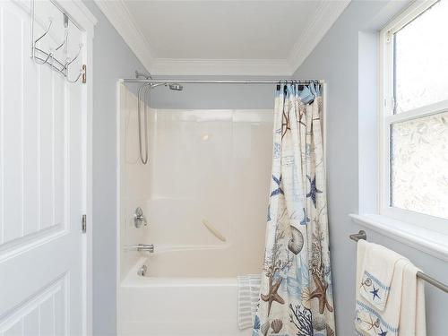 995 Wild Pond Lane, Langford, BC - Indoor Photo Showing Bathroom