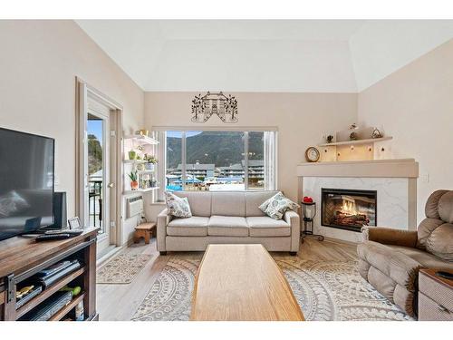 314-1002 Riverside Avenue, Sicamous, BC - Indoor Photo Showing Living Room With Fireplace