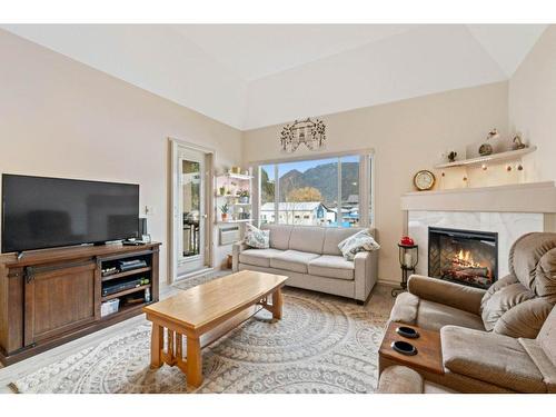 314-1002 Riverside Avenue, Sicamous, BC - Indoor Photo Showing Living Room With Fireplace