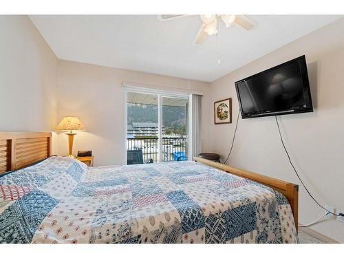 314-1002 Riverside Avenue, Sicamous, BC - Indoor Photo Showing Bedroom