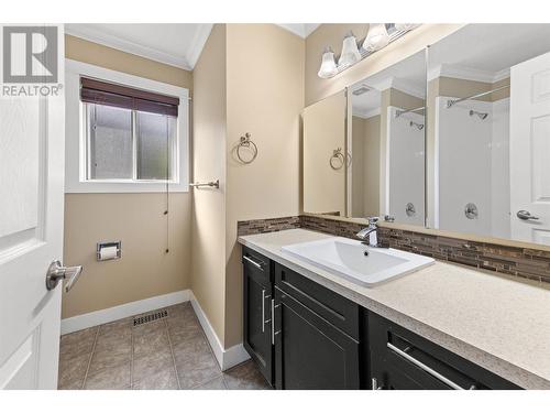 1226 Glenmore Drive, Kelowna, BC - Indoor Photo Showing Bathroom