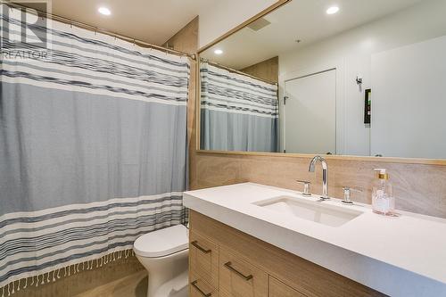 1181 Sunset Drive Unit# 905, Kelowna, BC - Indoor Photo Showing Bathroom