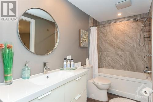1831 Belval Crescent, Ottawa, ON - Indoor Photo Showing Bathroom