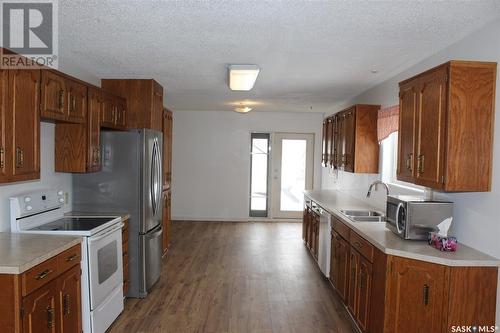 631 Front Street, Eastend, SK - Indoor Photo Showing Kitchen With Double Sink