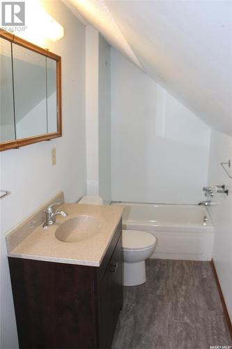 631 Front Street, Eastend, SK - Indoor Photo Showing Bathroom