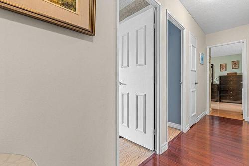 Hallway to bedrooms - 301 Frances Avenue|Unit #203, Stoney Creek, ON - Indoor Photo Showing Other Room