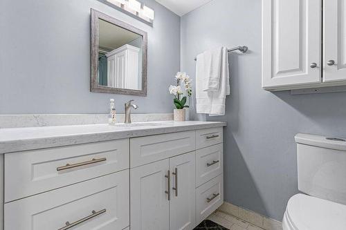 Updated main bathroom - 301 Frances Avenue|Unit #203, Stoney Creek, ON - Indoor Photo Showing Bathroom