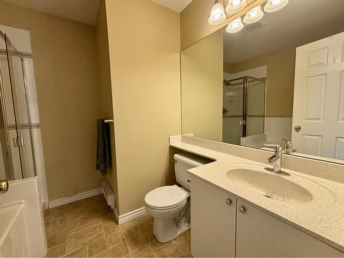 303 16233 82 Ave Avenue, Surrey, BC - Indoor Photo Showing Bathroom