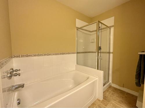 303 16233 82 Ave Avenue, Surrey, BC - Indoor Photo Showing Bathroom