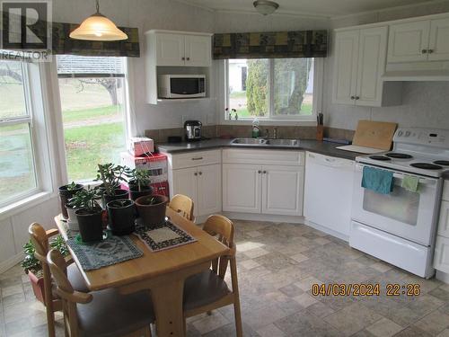 4400 10 Avenue Ne, Salmon Arm, BC - Indoor Photo Showing Kitchen With Double Sink