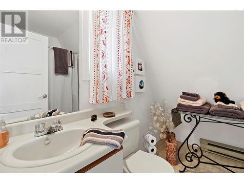 5251 Chasey Road, Celista, BC - Indoor Photo Showing Bathroom