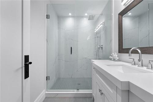 128 Balsam Drive, Oakville, ON - Indoor Photo Showing Bathroom