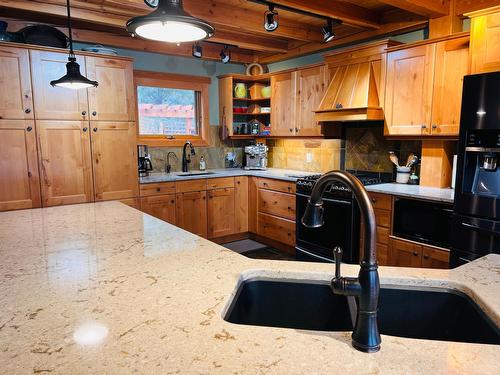 788 Lakeview Road, Invermere, BC - Indoor Photo Showing Kitchen With Double Sink