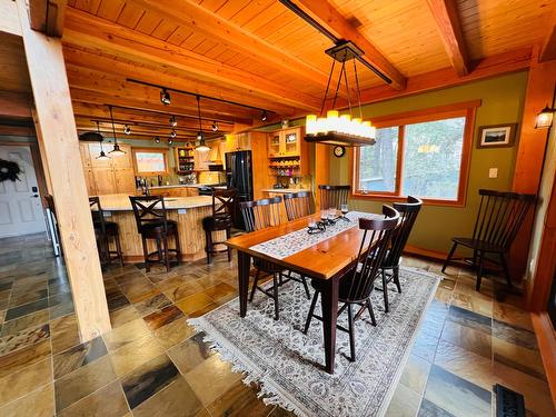 788 Lakeview Road, Invermere, BC - Indoor Photo Showing Dining Room