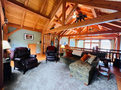 788 Lakeview Road, Invermere, BC - Indoor Photo Showing Bedroom