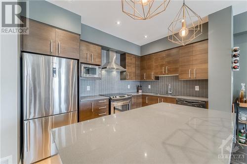 595 Compass Street, Orleans, ON - Indoor Photo Showing Kitchen With Stainless Steel Kitchen With Upgraded Kitchen