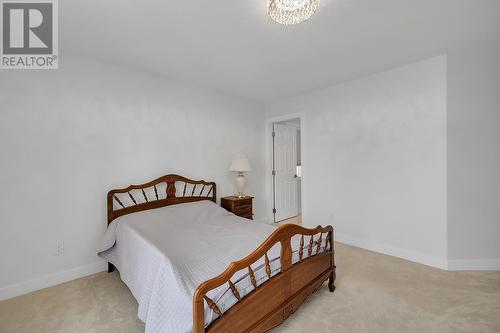 538 Holbrook Road E, Kelowna, BC - Indoor Photo Showing Bedroom