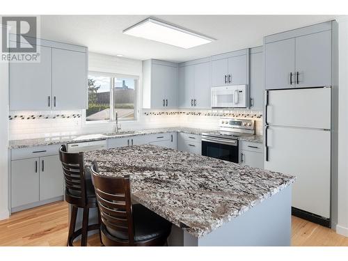1569 Carshyl Court, Kelowna, BC - Indoor Photo Showing Kitchen With Upgraded Kitchen