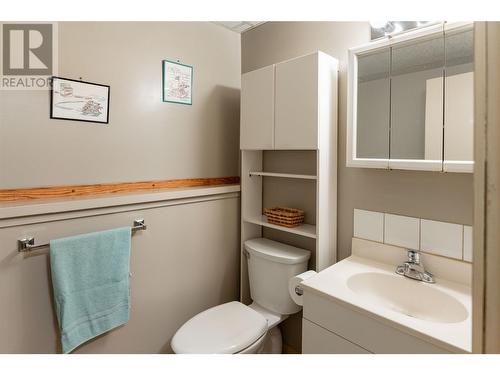 1569 Carshyl Court, Kelowna, BC - Indoor Photo Showing Bathroom