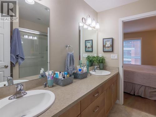 3388 Skaha Lake Road Unit# 403, Penticton, BC - Indoor Photo Showing Bathroom