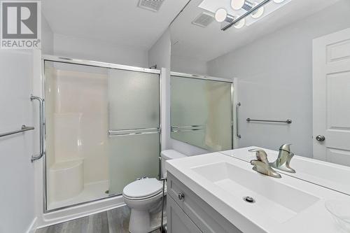 350 Hudson Street Nw Unit# 3, Salmon Arm, BC - Indoor Photo Showing Bathroom