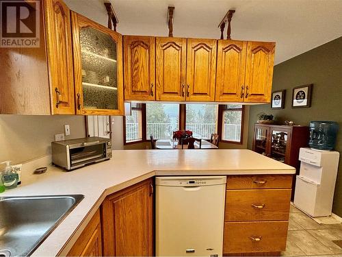 3677 Braelyn Road, Tappen, BC - Indoor Photo Showing Kitchen