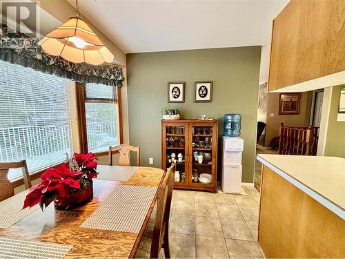 3677 Braelyn Road, Tappen, BC - Indoor Photo Showing Dining Room