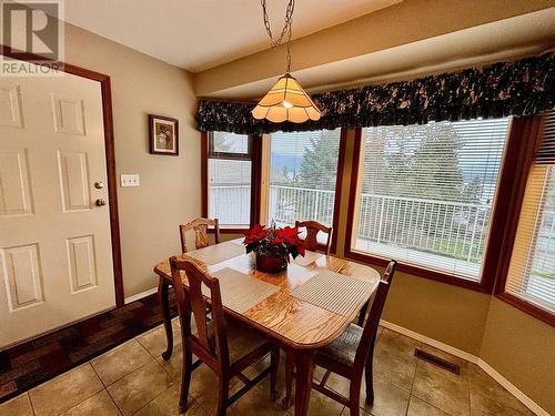 3677 Braelyn Road, Tappen, BC - Indoor Photo Showing Dining Room