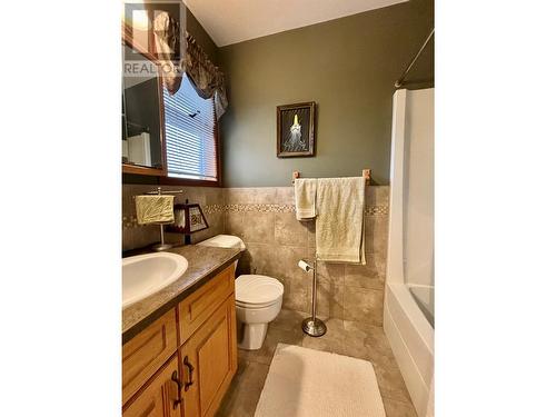 3677 Braelyn Road, Tappen, BC - Indoor Photo Showing Bathroom